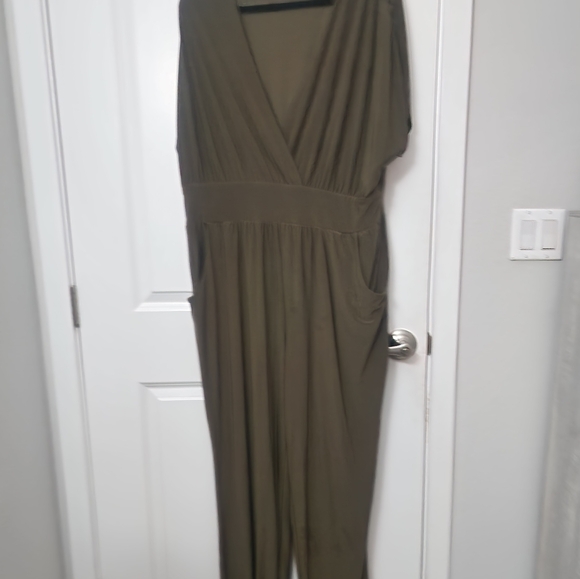 5/$30 Nina  Leonard Olive Green Jumpsuit Size 2X - Picture 2 of 5